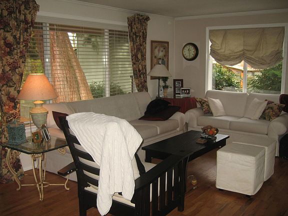 5th image of 1942 1st St
