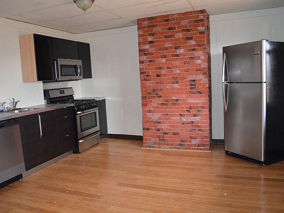 3rd image of 1009 Saint Martin St