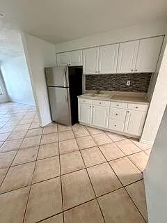 2 bed, 1.0 bath, 1663 sqft, $1,800 — Photo 1