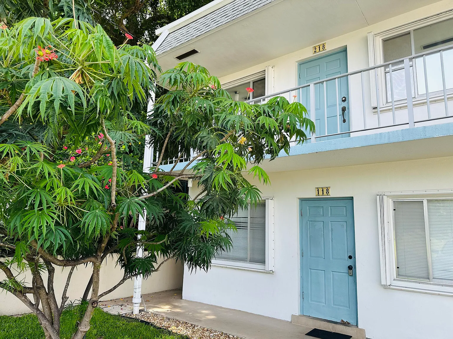 2 bed, 1.0 bath, 819 sqft, $1,400 — Photo 2