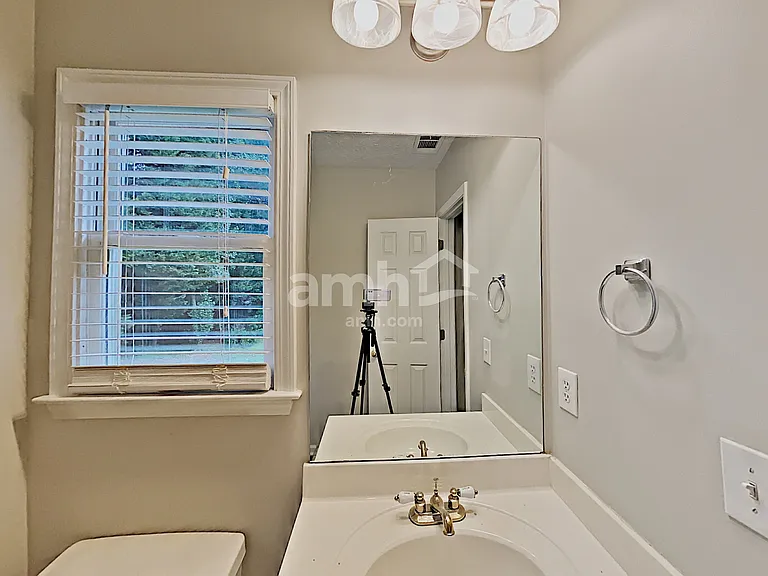 375 Saybrooke Xing — Photo 22