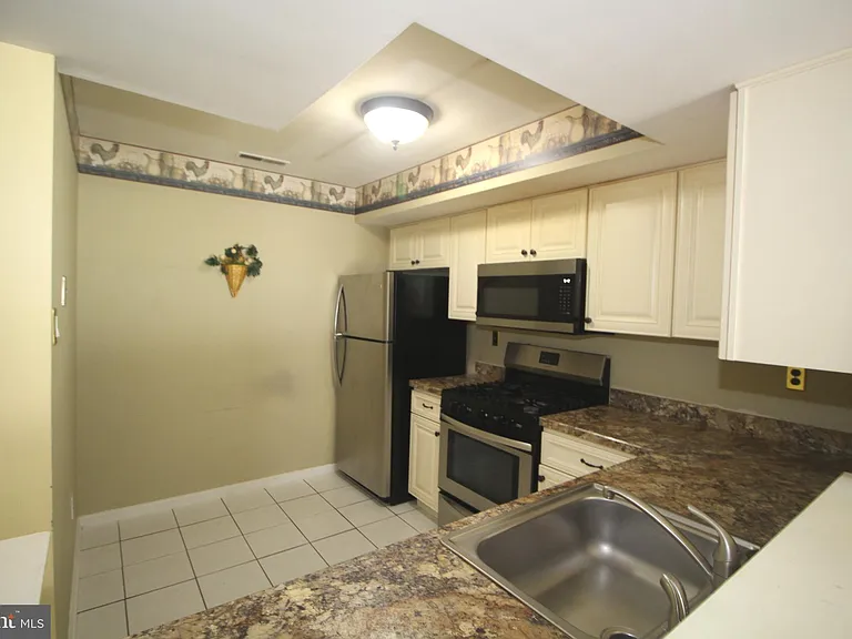 681A Rose Hollow Dr — Photo 13