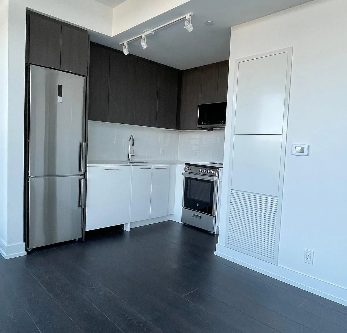 225 Veterans Dr — Photo 2