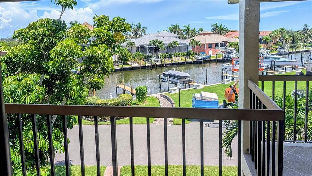 3 bed, 2.0 bath, 1942 sqft, $6,000 — Photo 4
