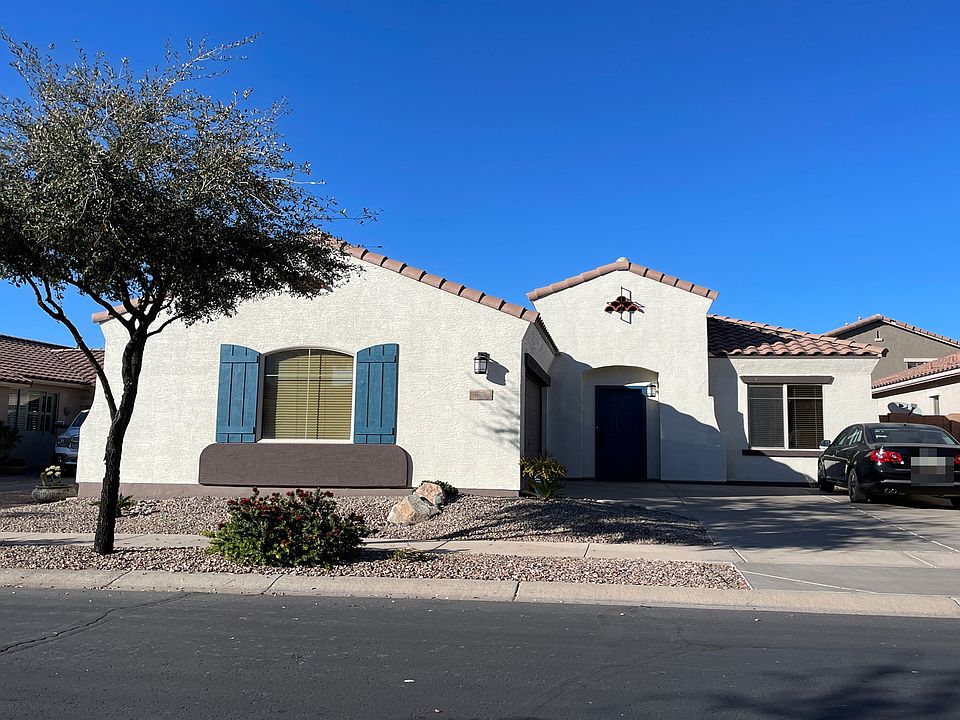 1st image of 950 E Bellerive Pl