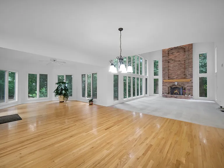 36W244 Fieldcrest Dr — Photo 24