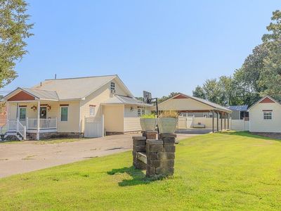 622 W Market St, Chatsworth, GA, 30705