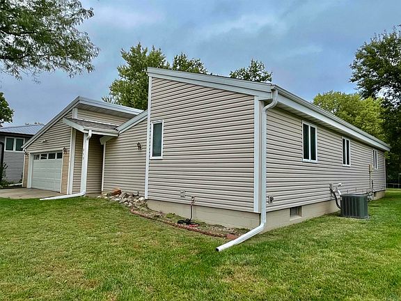 2nd image of 203 Willow Ct