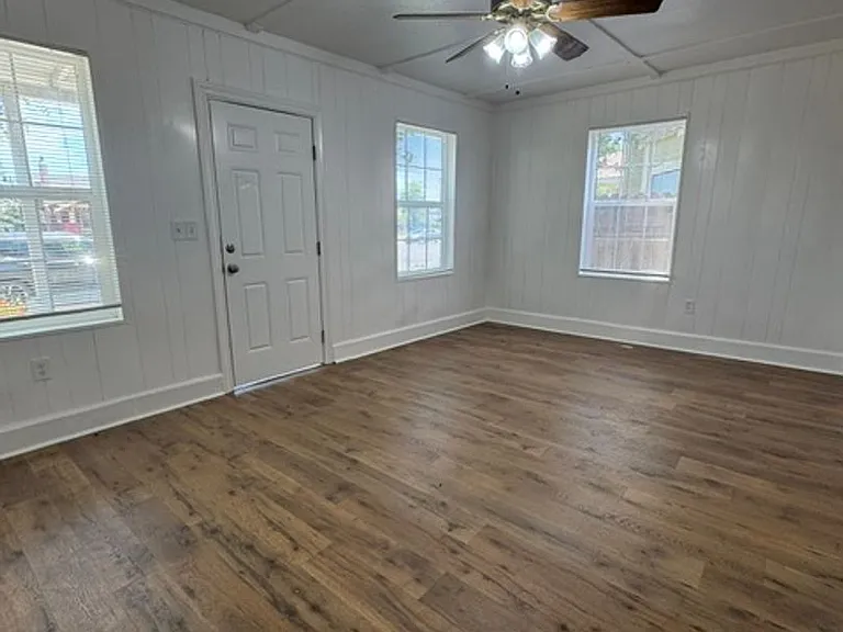 319 N Shasta St — Photo 5