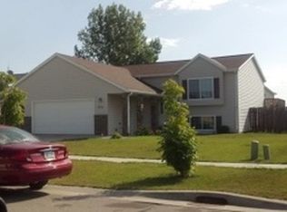 1711 Huntington Dr, West Fargo, ND 58078