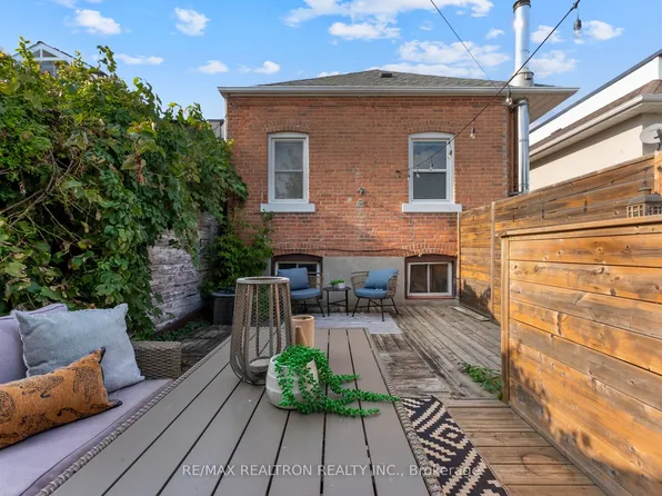 41 Ashbury Ave, Toronto, ON M6E 1V6