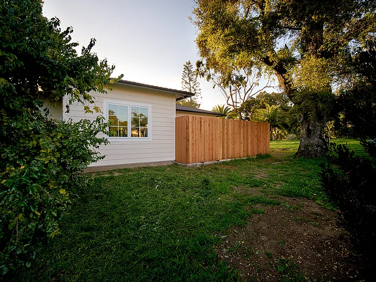 590 N Kellogg Ave — Photo 21