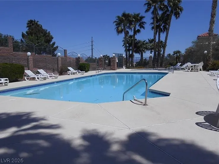 103 Topsail Dr — Photo 3