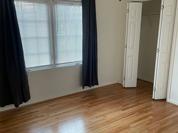 3rd image of 206 Lakeside Dr
