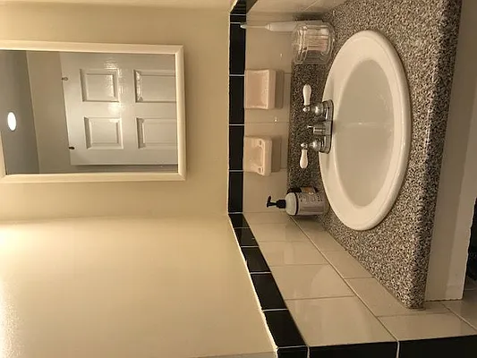 Rented by Blana LLC | media 12