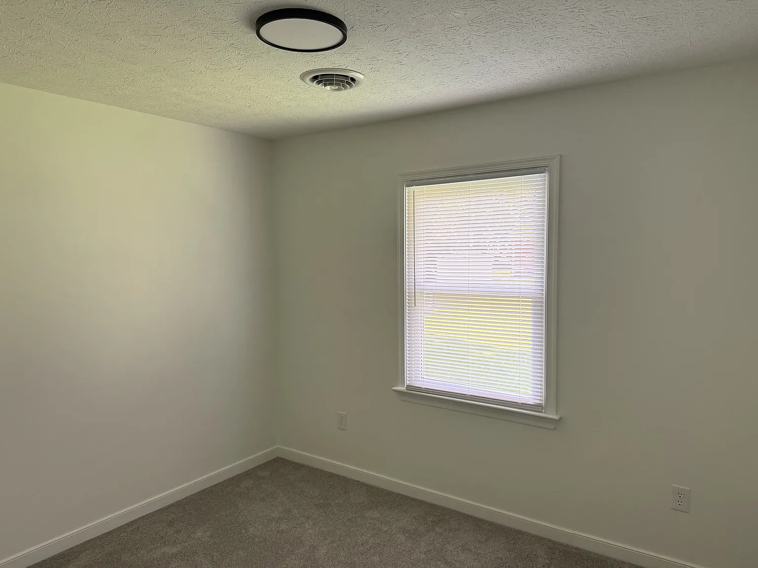 218 North Mapleleaf Avenue - 1 — Photo 3