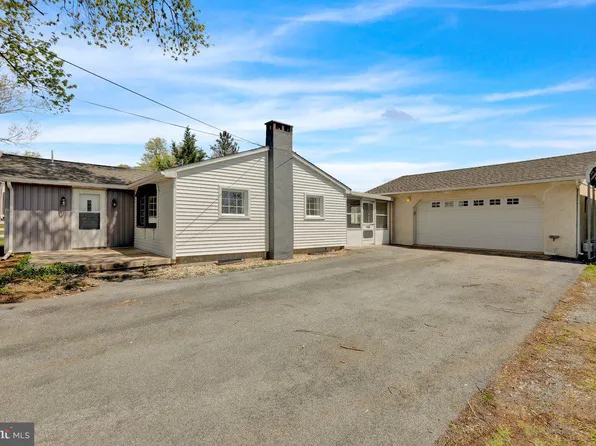 1175 Main St, Shoemakersville, PA 19555