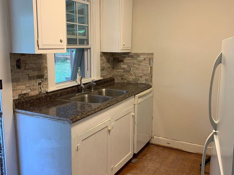 2nd image of 424 Perrymont Ave