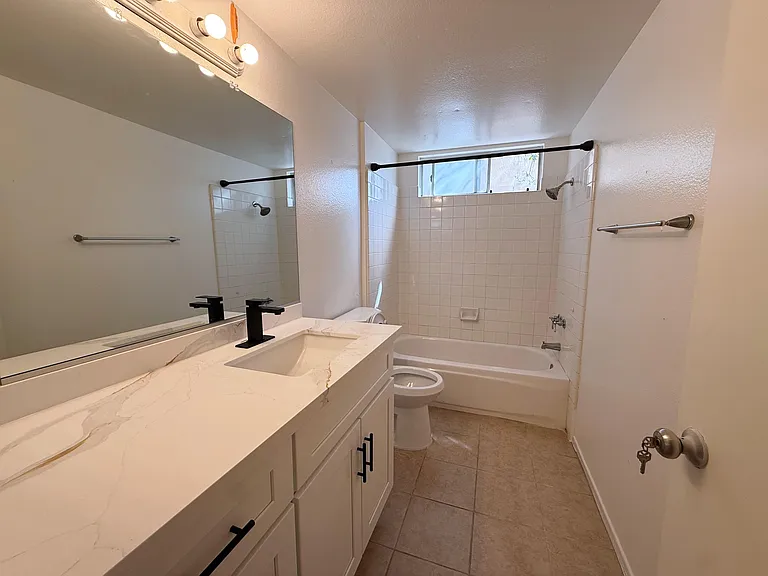 781 La Loma Ln — Photo 2