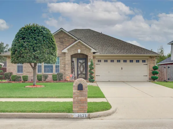 1621 S Yellowstone Dr, Deer Park, TX 77536
