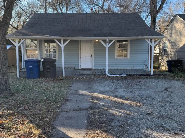 1221 Henry St, Augusta, KS 67010