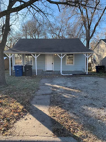 1221 Henry St Photo 1