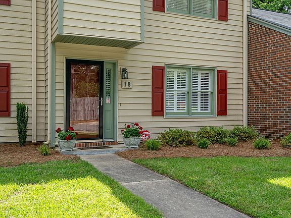 3rd image of 18 Southwood Dr