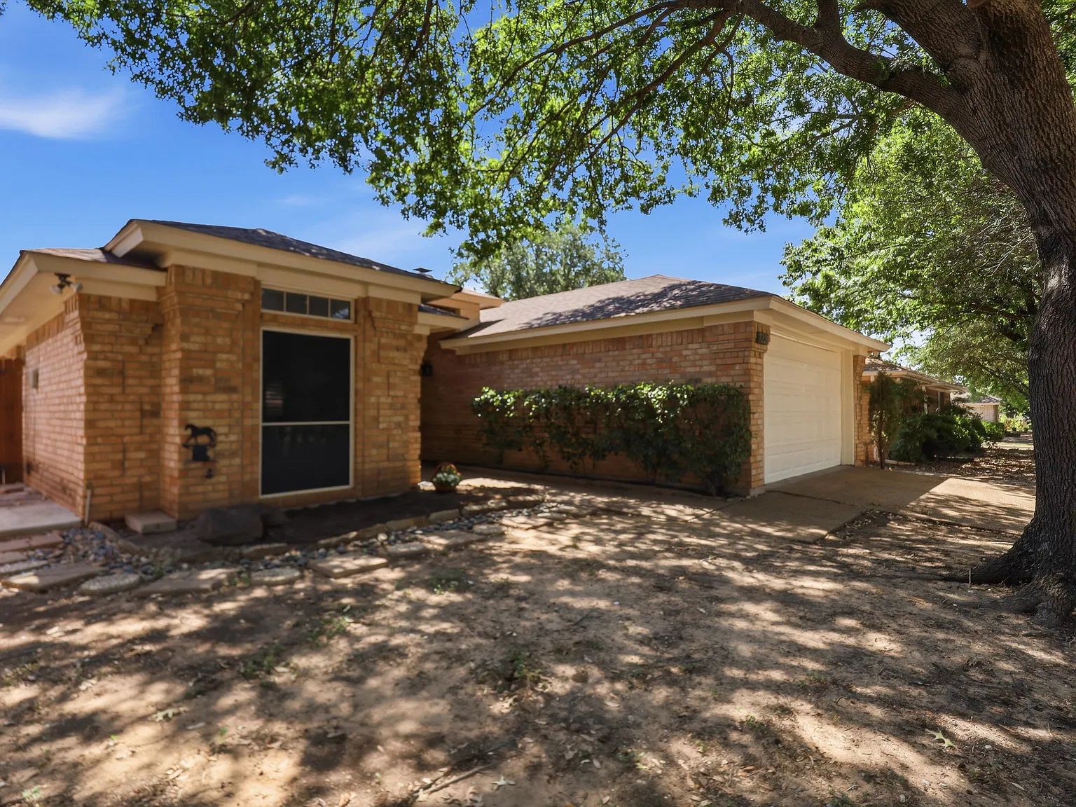 3 bed, 1574 sqft, $1,975 — Photo 3