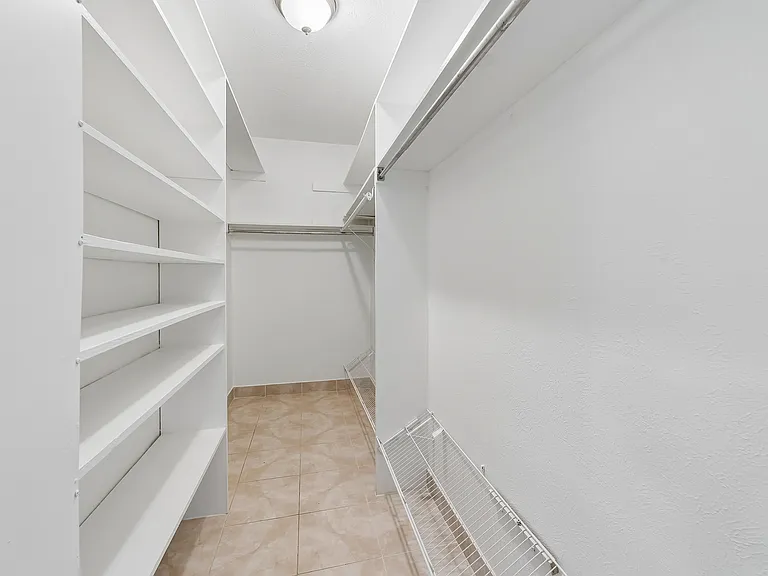 10239 Green Ash Rd — Photo 29