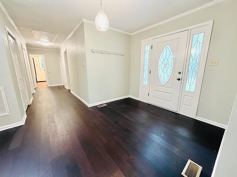 7905 Castleton Ln — Photo 14