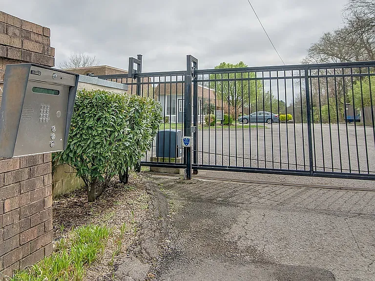 420 Walton Ln — Photo 12