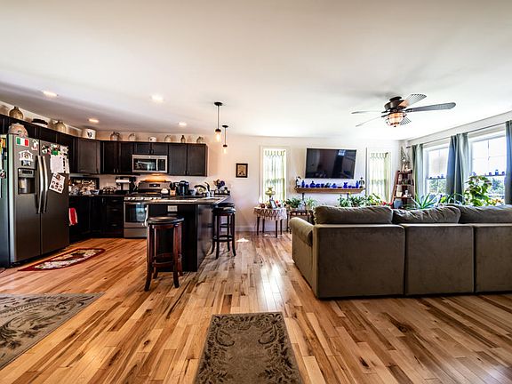 4th image of 8 Settlers Way #4