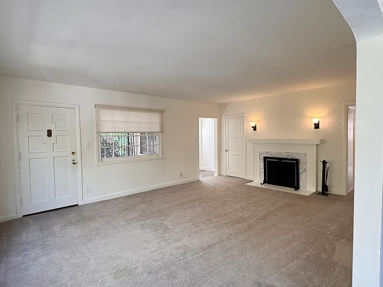 2068 Paramount Dr — Photo 7