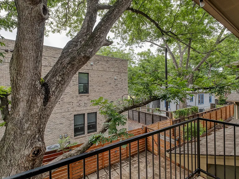 1912 Haskell St #2 — Photo 18