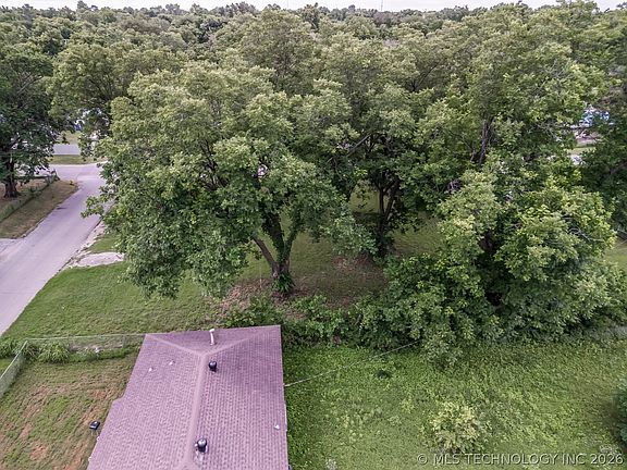 4th image of 2230 N Columbia Ave