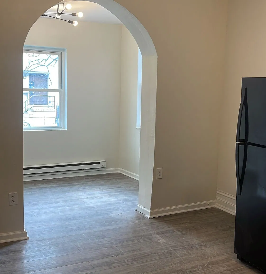 4 bed, $1,350 — Photo 1