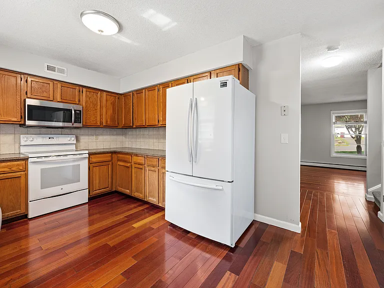 180 Gorman St — Photo 10