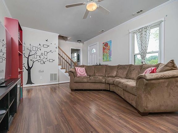 3rd image of 841 Lipton Dr