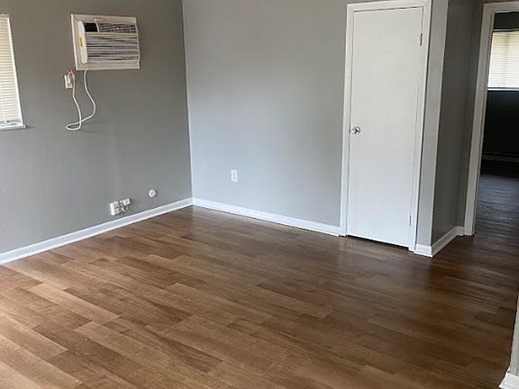 5th image of 252 Forest St #254