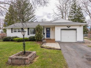7 Merrydale Dr, Rochester, NY 14624
