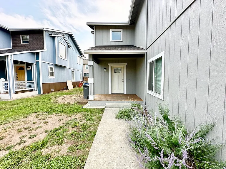 2102 N Yellowstone St — Photo 4