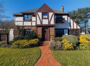 16 Fonda Rd, Rockville Centre, NY 11570