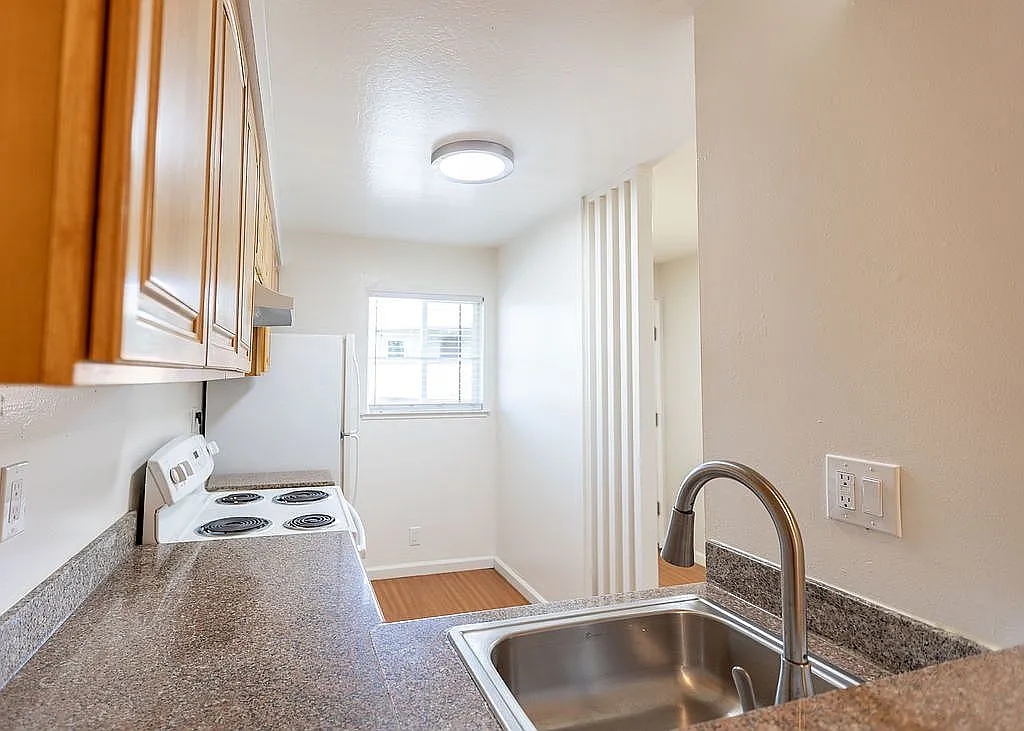 Oakwood Apartments — Photo 2
