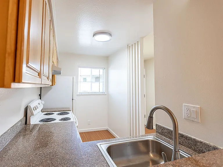 Oakwood Apartments — Photo 2