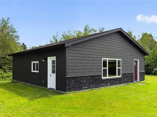 21 Calixte Ln, Beaubassin East, NB E4N 2V1