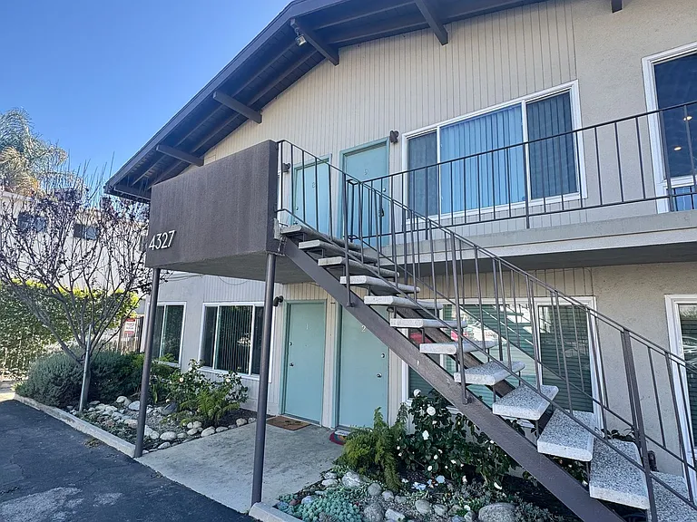 4327 Inglewood Blvd — Photo 1