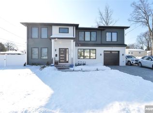 196 Graphic Blvd, Bergenfield, NJ 07621