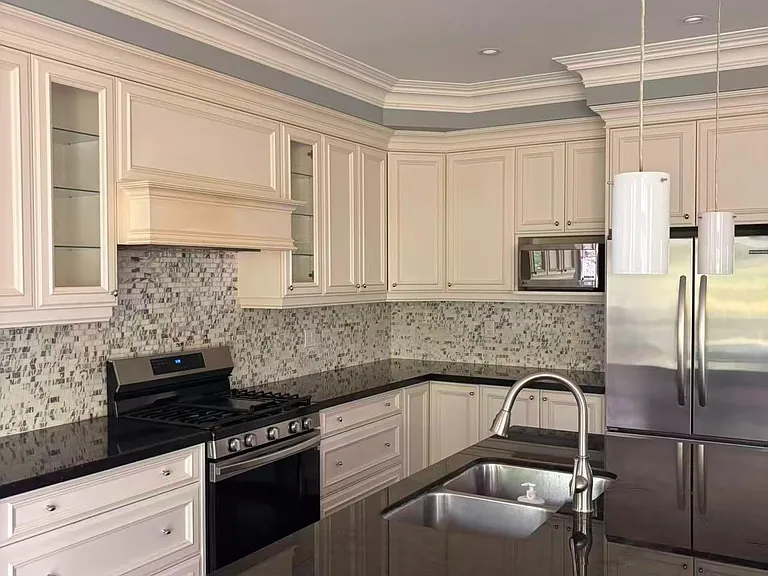 21 Leona Dr — Photo 8