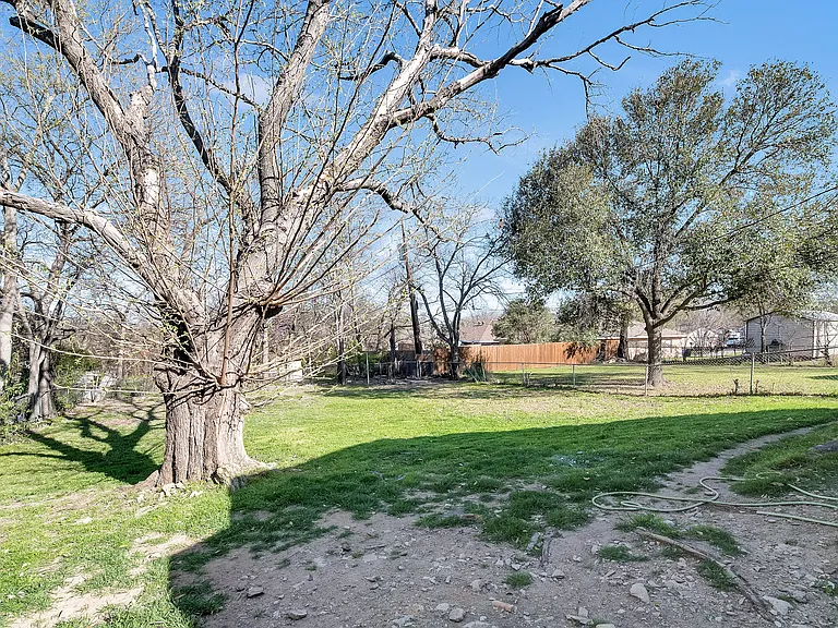 1009 Meadow Park Dr — Photo 12