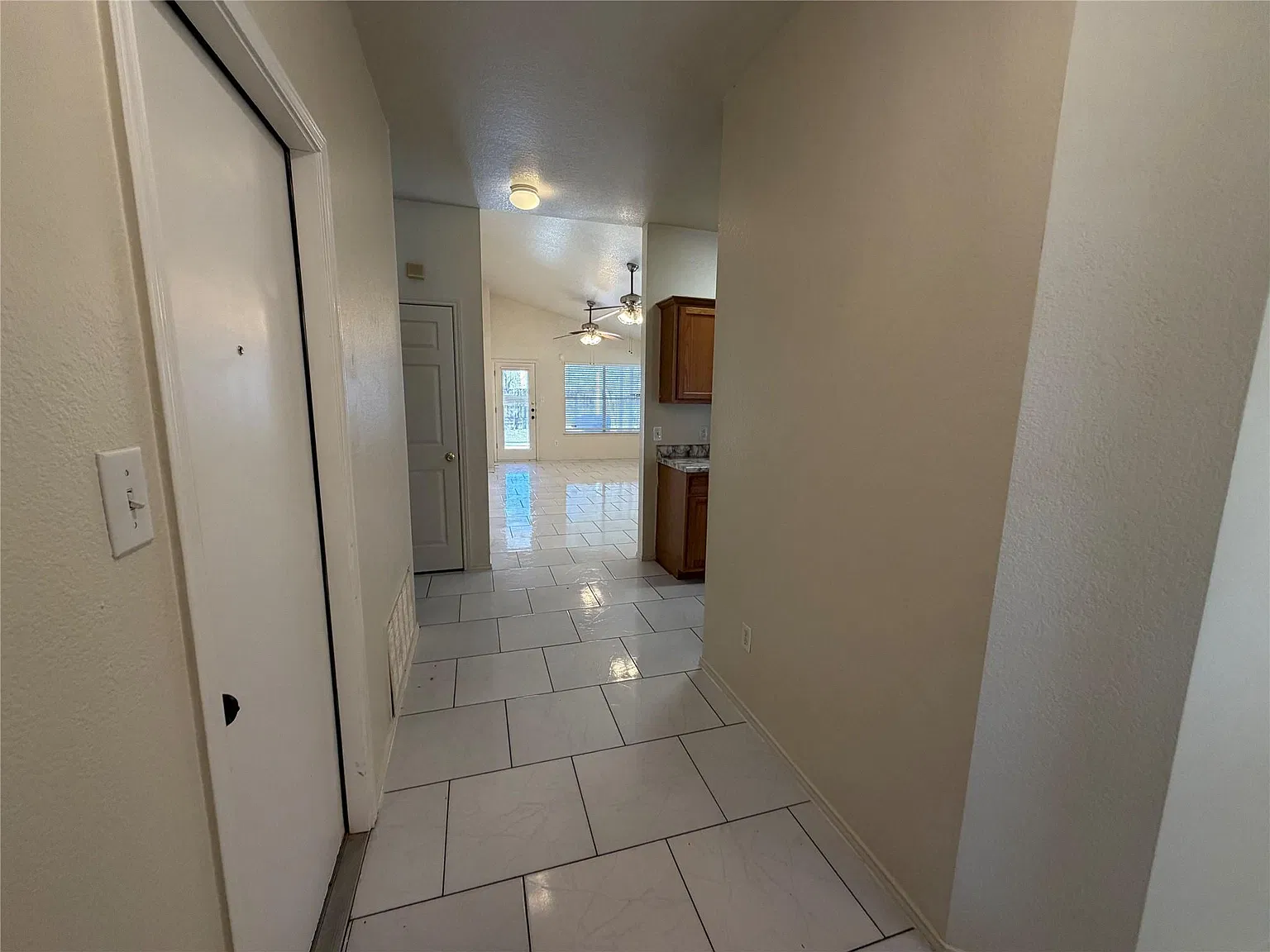 3 bed, 2.0 bath, 1299 sqft, $1,850 — Photo 2